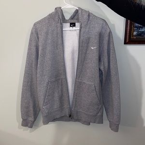 LIKE NEW: Men’s Nike Gray Zip Up